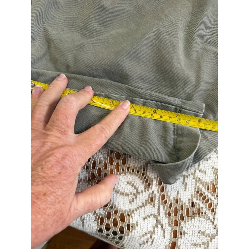 Eddie Bauer Mens 36 Pleated Chino Shorts Olive Green 100% Cotton Twill Hiking